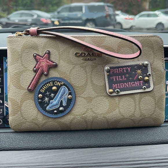 COACH SIGNATURE DISNEY LARGE CORNER ZIP WALLET - Picture 10 of 16
